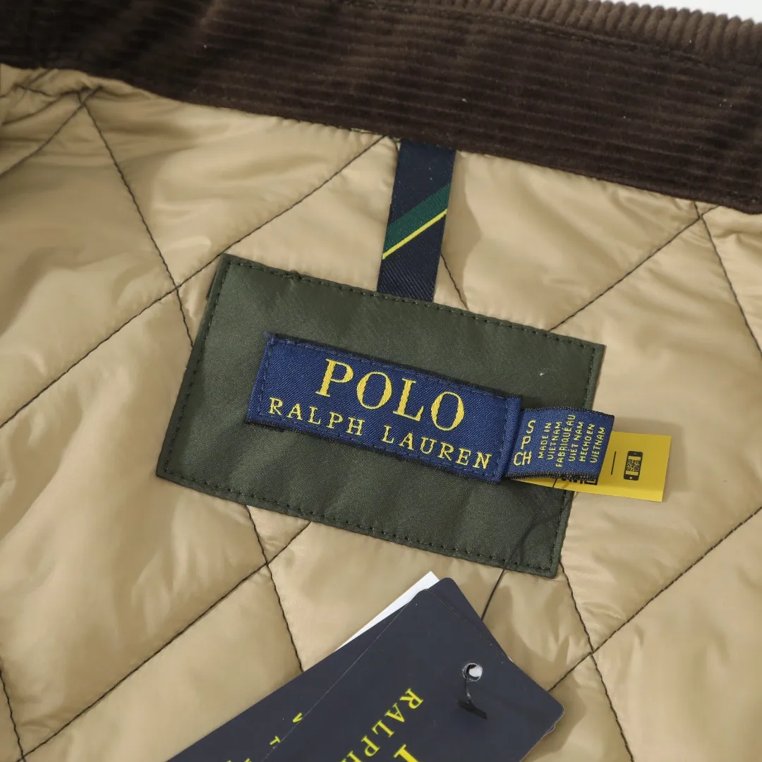 P370 #R50 Ralph Lauren/Ralph Lauren classic old money style workwear rhombus retro cotton jacket. Inspired by retro workwear, it reshapes the contemporary British style. Imported machine-pressed diamond quilting technology, every quilting line is accurately aligned, and the details are full of ingenuity; three-dimensional tailoring creates a neat H-shaped silhouette, and it can still remain light and straight when worn in multiple layers in autumn and winter. Customized metal buttons, low-key embellished textured corduroy lapel design, full of retro atmosphere, 37.5° temperature control black technology, breathable and moisture-proof, locks in temperature and sweat, waterproof and snow-proof fabric, no fear of bad weather, anti-run cotton patented technology, warm and soft, long-wearing without deformation, five high-end colors: navy | khaki | black | green | brown, easily suitable for commuting, leisure, and travel. Wearing one piece gives off a calm temperament of "old money style", and you can have both style and warmth in low-temperature weather.  Color: Navy blue, black, khaki, military green, brown Size: S M L